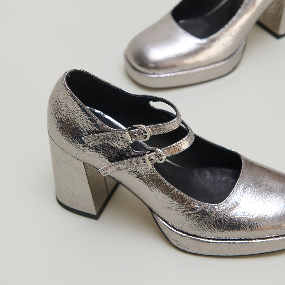 Babies à doubles brides et plateformes