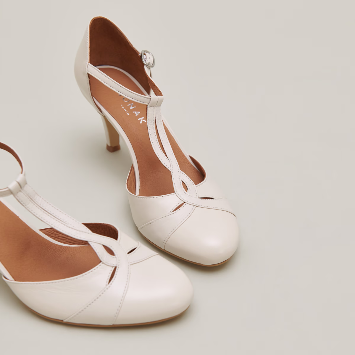 Salomés à talons et boucles ajustantes