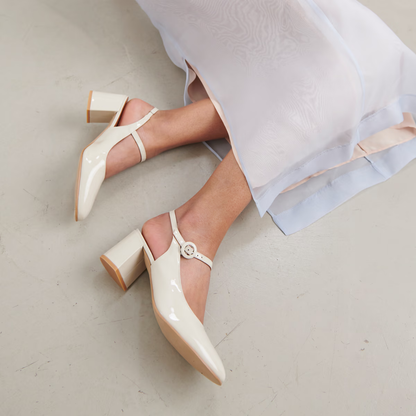 Babies à talons et bouts arrières ouvertes