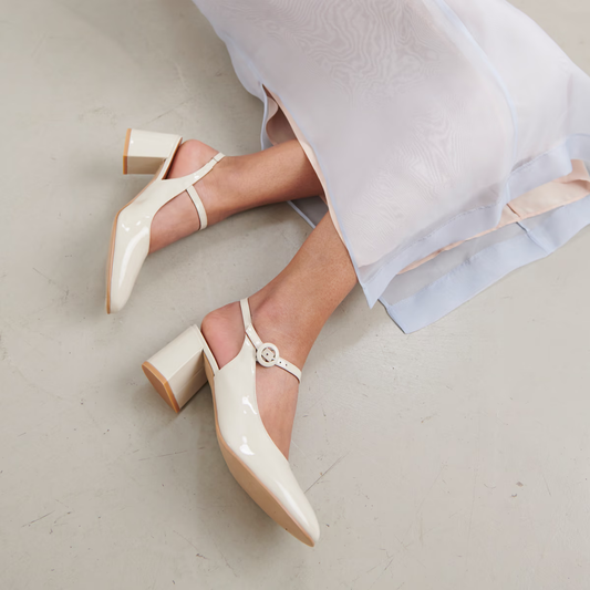 Babies à talons et bouts arrières ouvertes