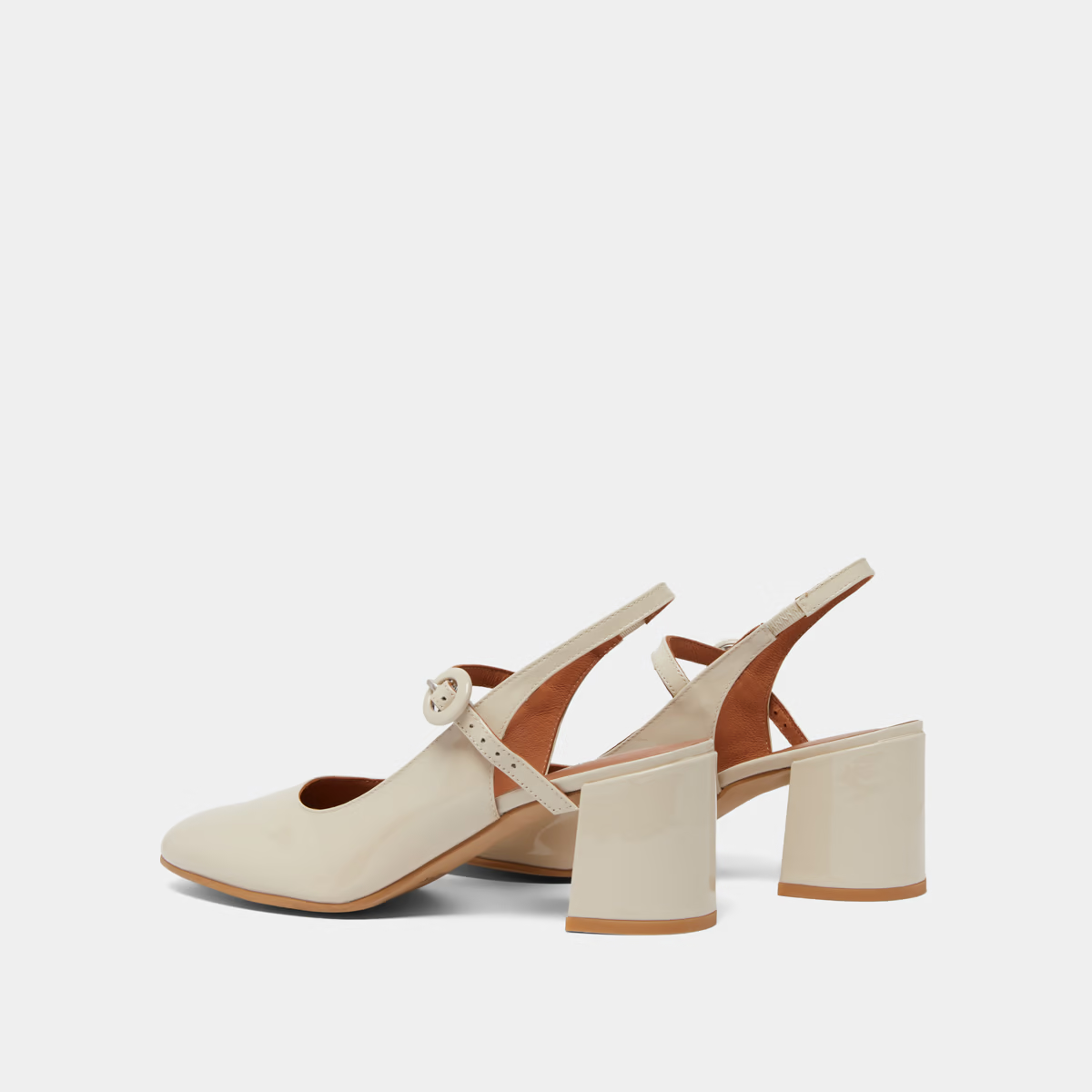 Babies à talons et bouts arrières ouvertes