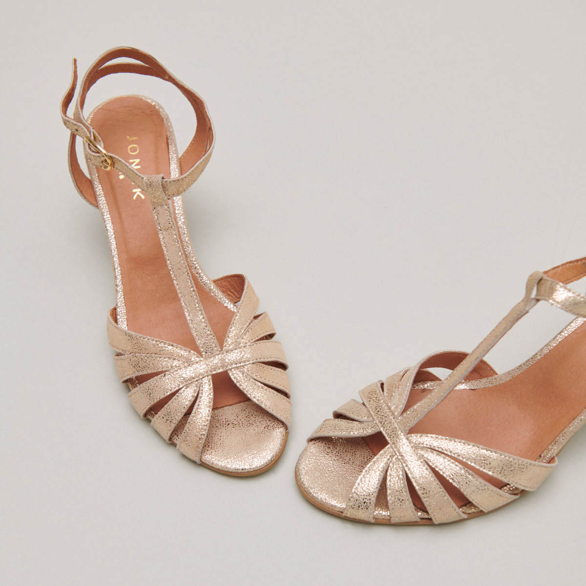 Salomés à brides et bouts ouverts