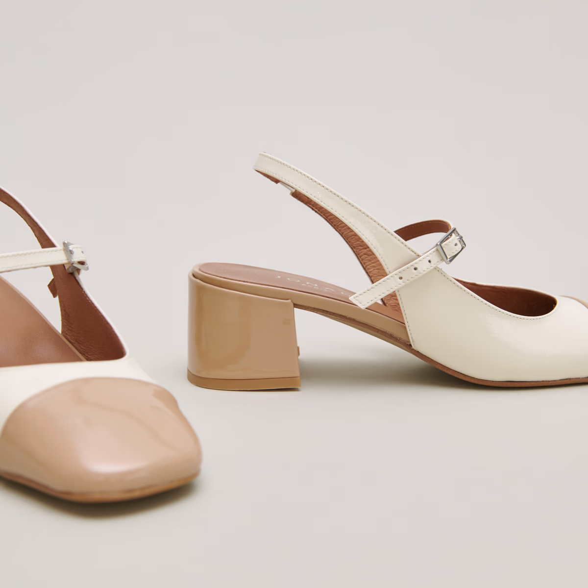 Babies à talons et bouts arrières ouverts