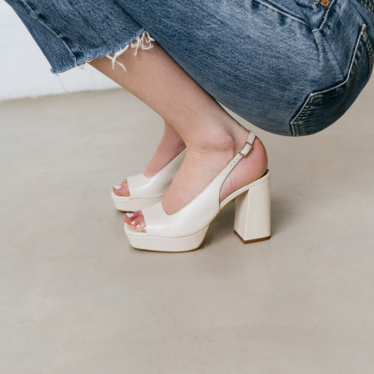 Escarpins à bouts ouverts carrés et talons