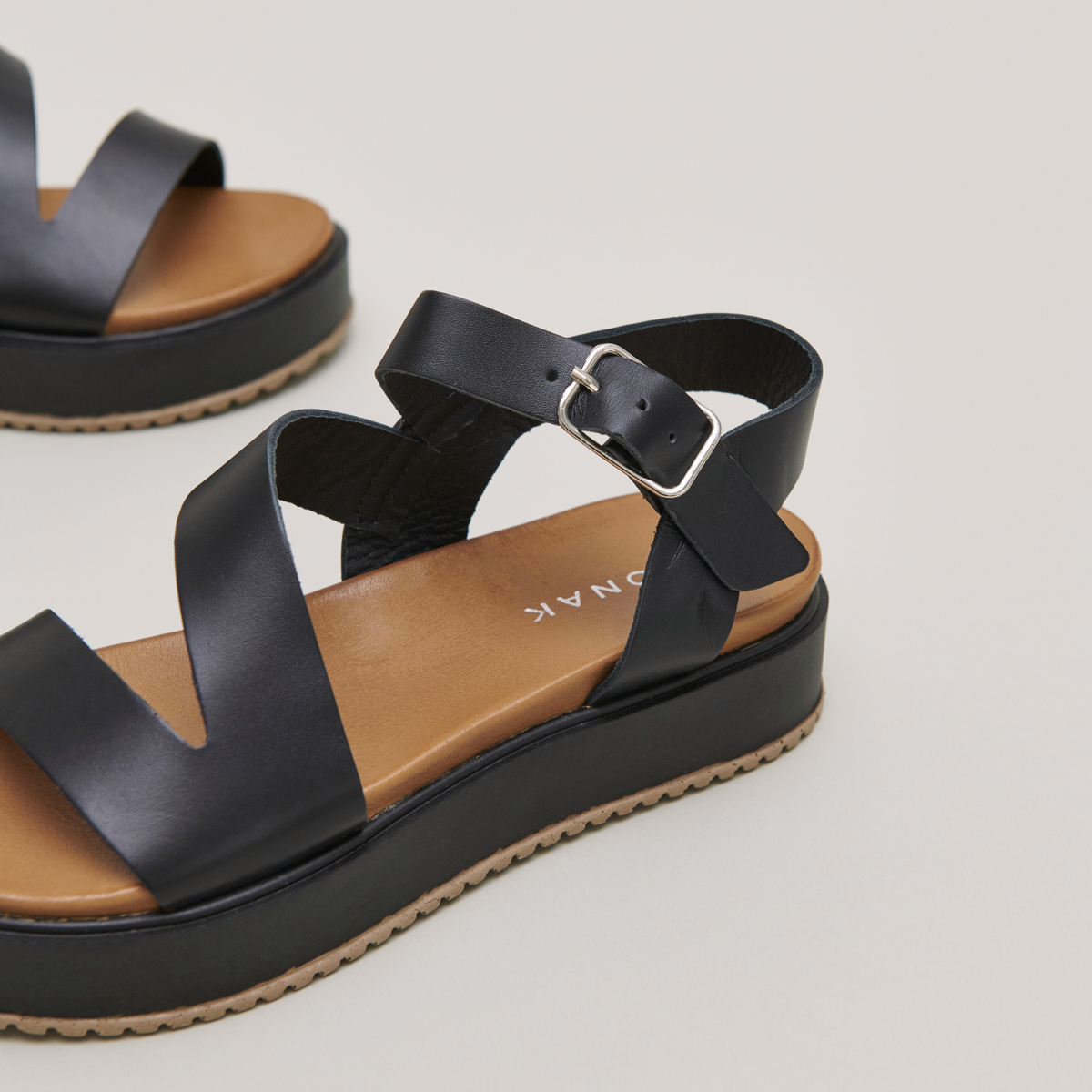 Sandales à plateformes et lanières